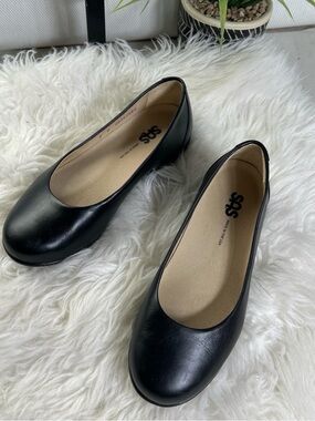 SAS Size 6 Black Leather Women's Ballet Flats Excellent condition
